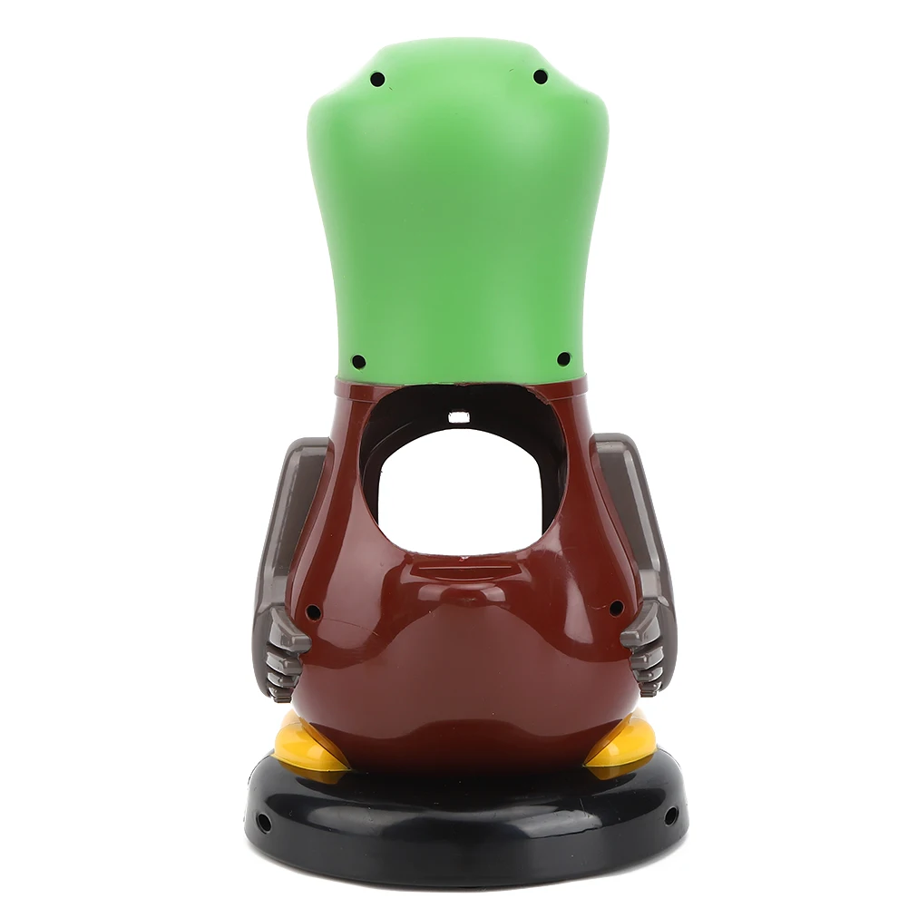 На открытом воздухе игрушечный пистолет который стреляет шариками воды водомет