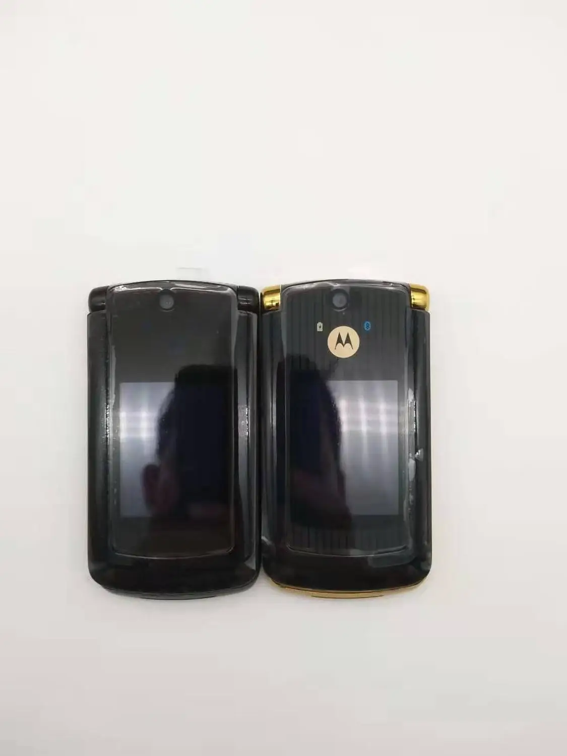 motorola v8 refurbished original unlocked luxury version 2 2 240x320 pixels 770mah gsm flip mp3 cellphone fm radion phone free global shipping