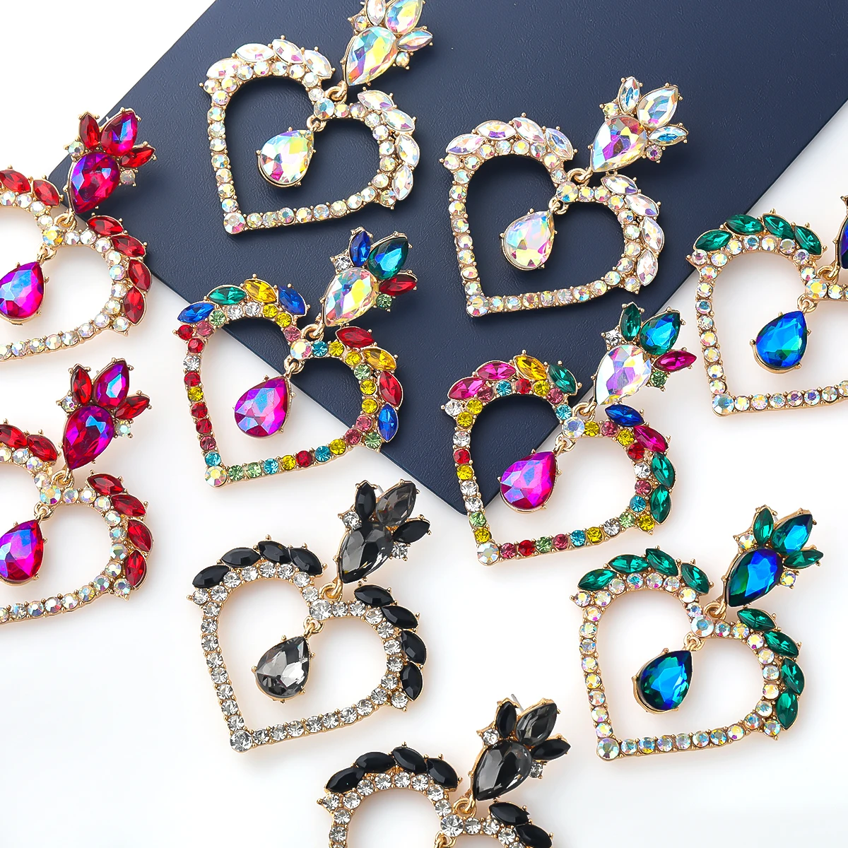 

2021 Fashion Metal Rhinestone Heart Earrings Campus Party Simple Dangle Earrings Women's Elegant Shiny Accessories