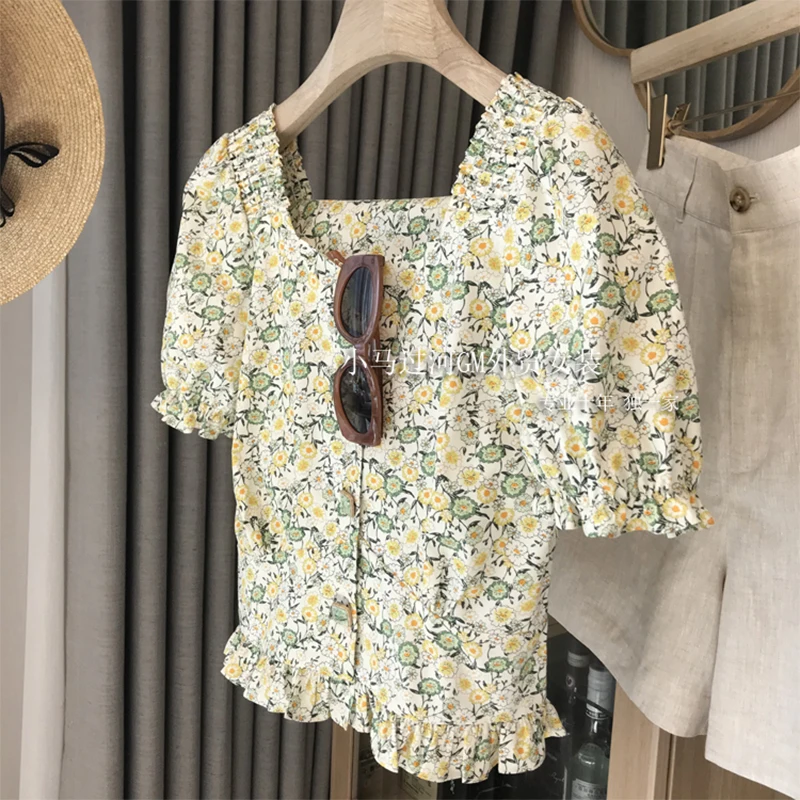 

Korean Sweet Floral Women Blouse French Lace Edge Square Collar Short Puff Sleeve Temperament Tops 2021 Summer New Shirts Ladies