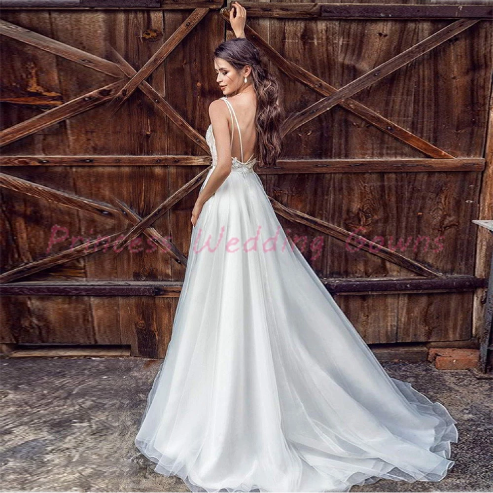 

Bohemian V-Neck Wedding Dress Luxury A-Line Spaghetti Straps Sleeveless Backless Tulle Sweep Train Bridal Gowns Vetdios De Novia