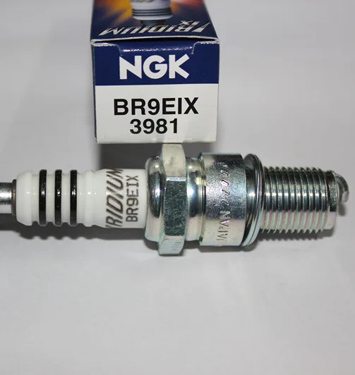 

NGK spark plugNGK BR9EIX подходит для CR125 YZ125 KX125 NSR250 3981