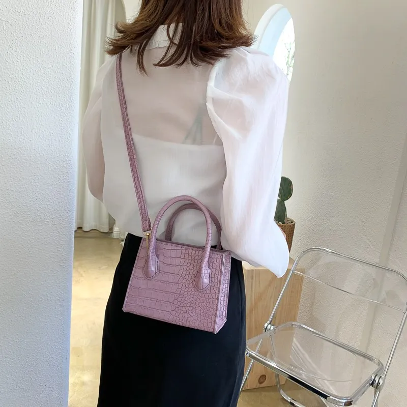 Summer small bag foreign women's bag 2020 popular new tide fashion messenger bag Joker shoulder bag women's bag