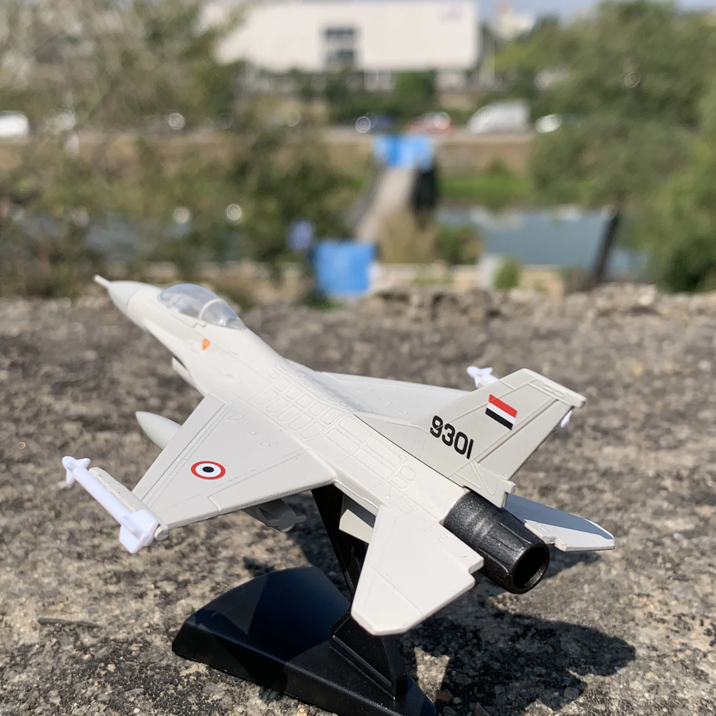 

Diecast 1:126 Scale American F16 Fighter Military Aviation Aircraft Model Alloy Metal Toy Collectible Gift Souvenir Display Show