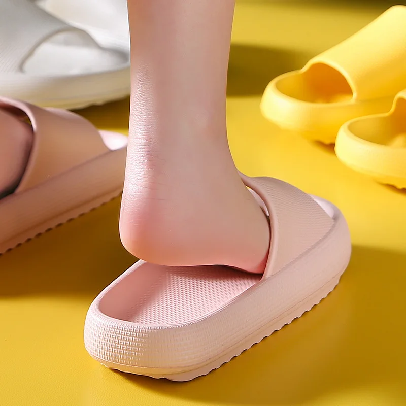 

2021 Women Indoor Bathroom Slippers Soft EVA Lovers Fashion Platform Slides Ladies Summer Shoes Female Male Home Floor Slipper
