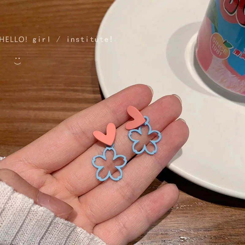 

2021 new fashion color contrast love flower earrings for women