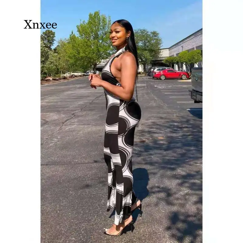 Женский расклешенный комбинезон без бретелек с открытой спиной и V-образным