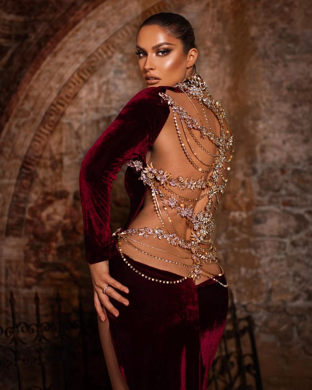 Luxury Crystals Back Evening Dresses With Long Train Velvet High Split High Neck Long Sleeves Mermaid Ruffles Prom Gown