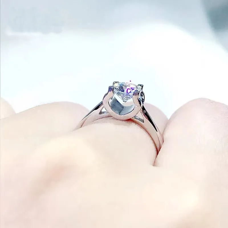 

Pure Silver 0.5/1/2 Carat Emerson Diamond Tauren Ring Women's Simple Four Claw Silver European And American Wedding Ring R914