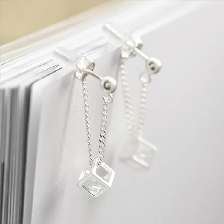 Женские серьги-гвоздики серебряного цвета с кристаллами | Украшения и аксессуары