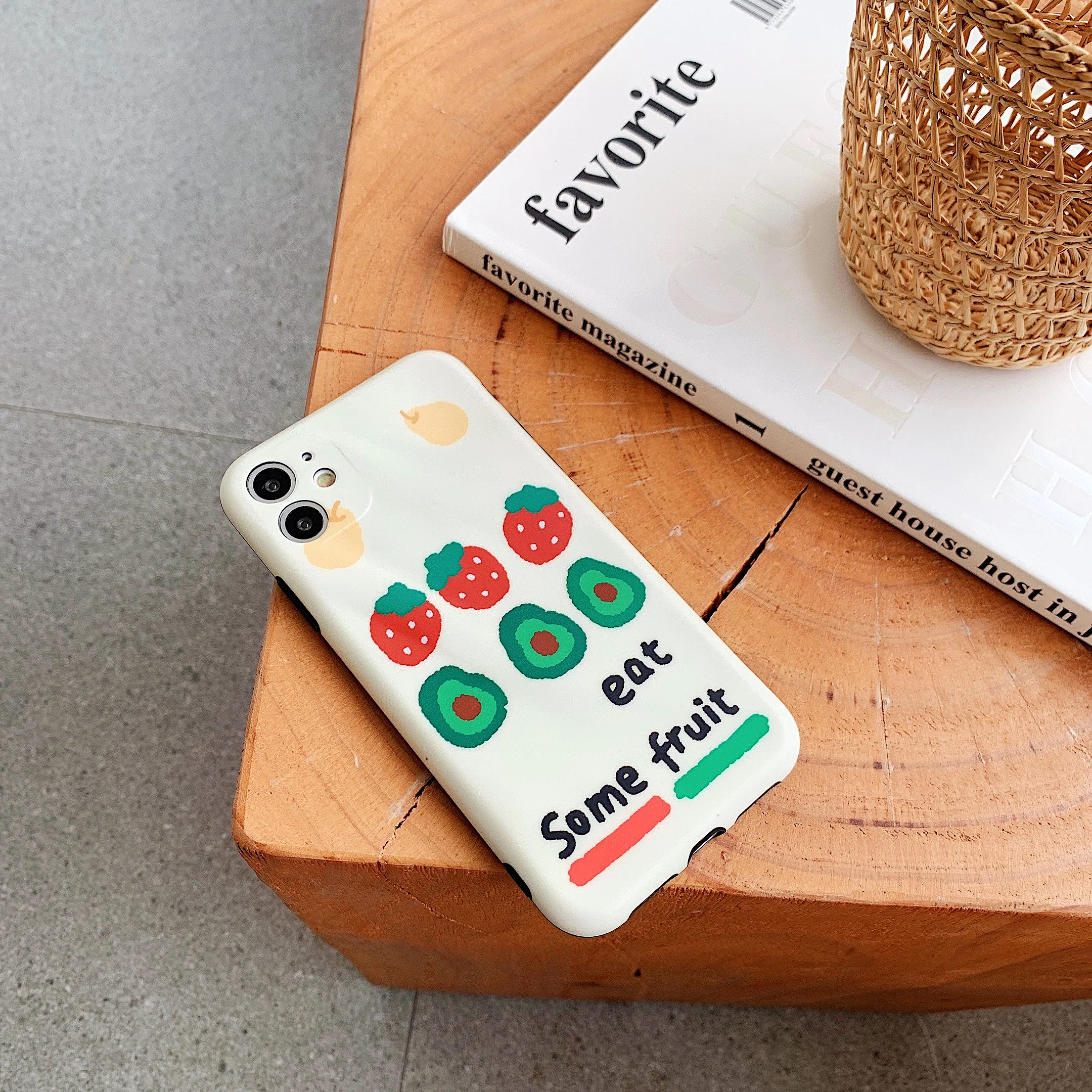 

The pattern of strawberry and avocado is suitable for iPhone 11 and iPhone 12 series mobile phone cases