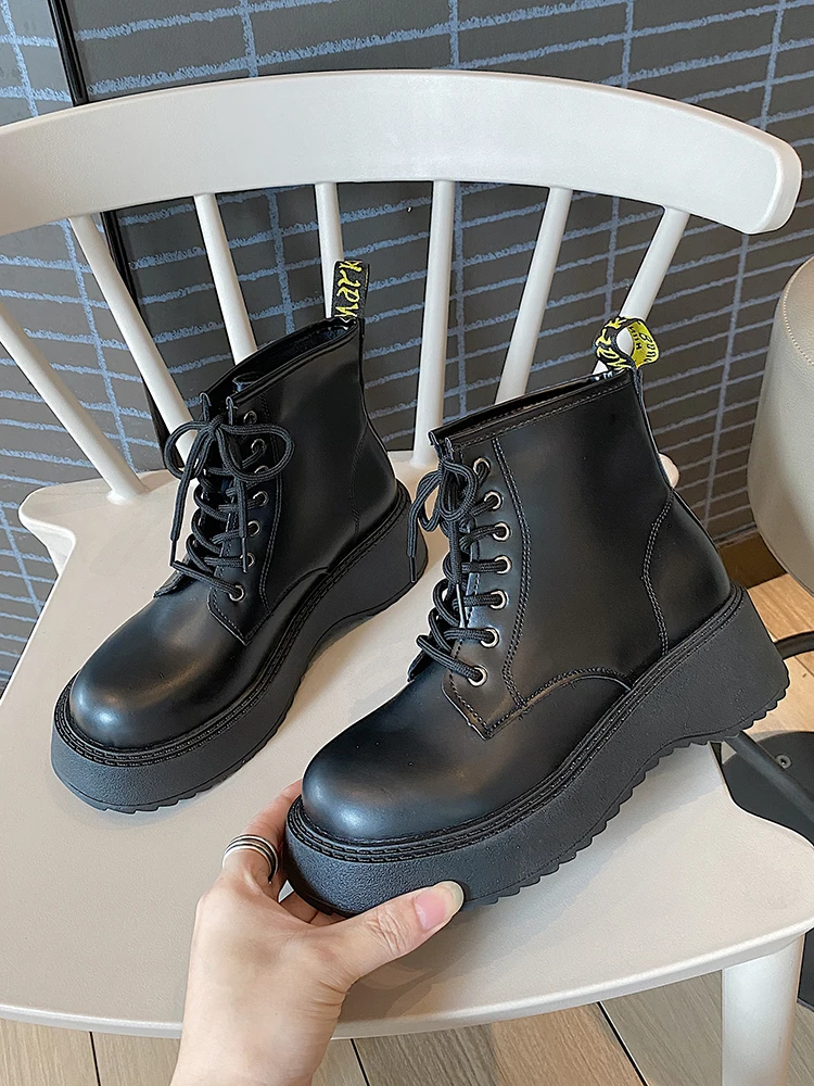 Женские кроссовки на платформе модная однотонная обувь толстой подошве с розами