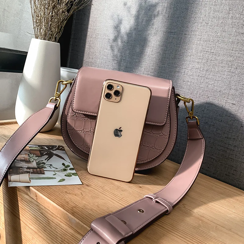 

2021 High Quality Leather Shoulder Handbags New Fashion Circle Piggy Bags Retro Solid Color Messenger Bags Women Saddle Bags Gg