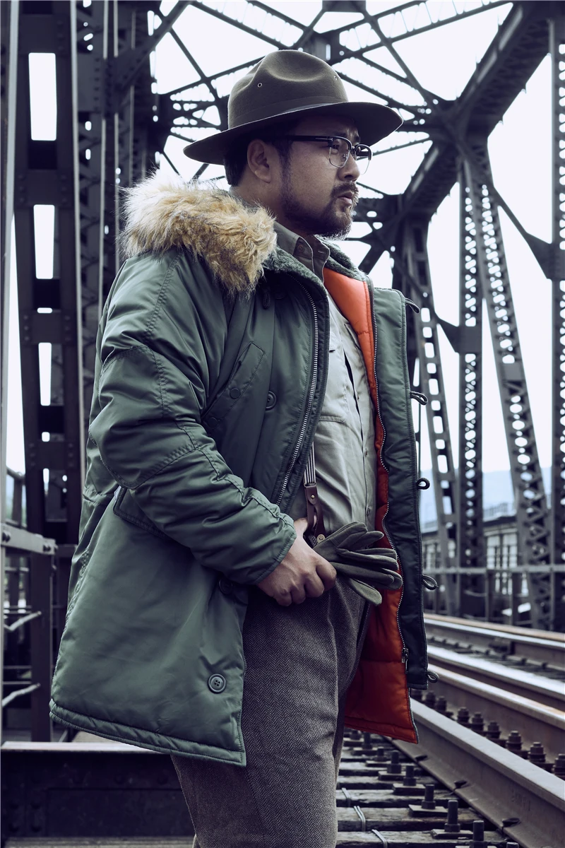 Парка мужская зимняя с подкладкой искусственным мехом и большими карманами