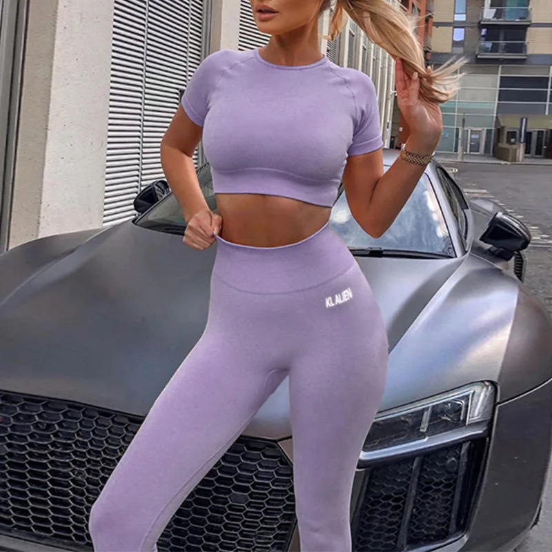 Женские спортивные комплекты из двух предметов влагоотводящие укороченные топы