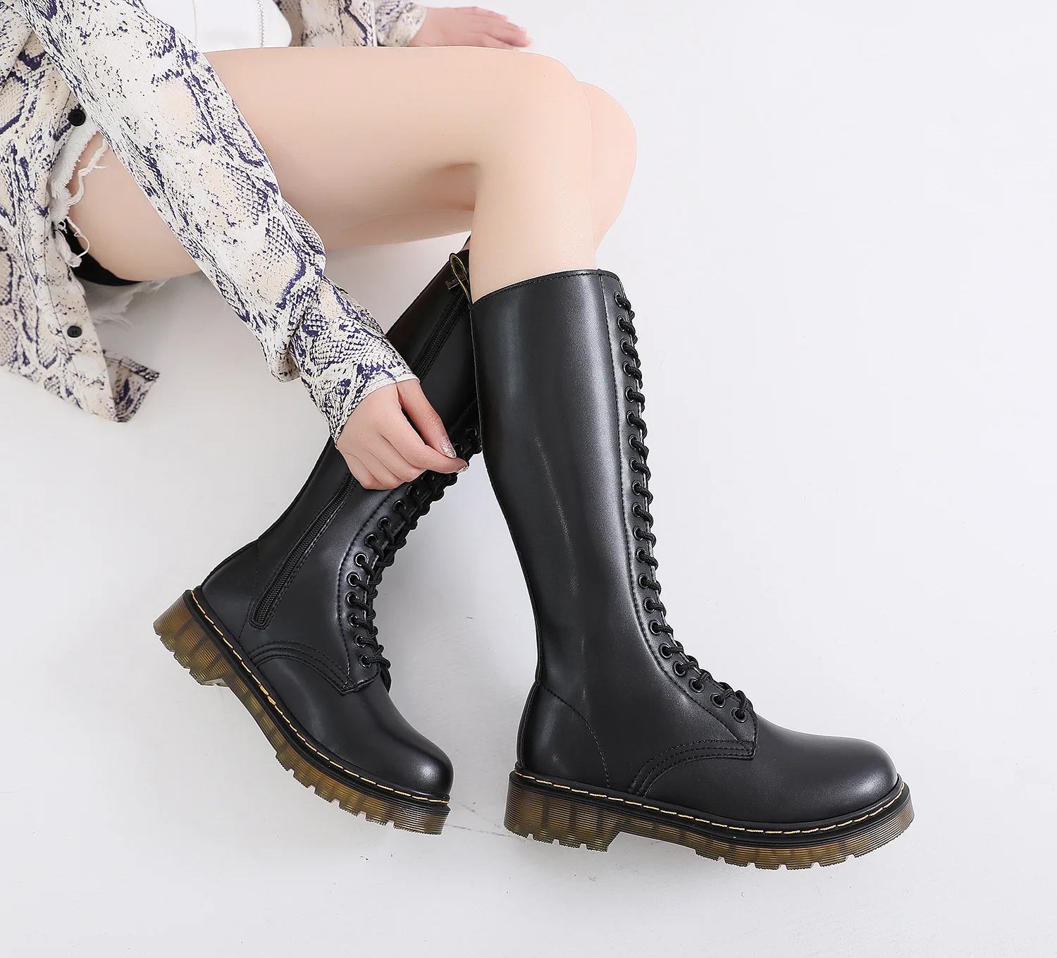 

Женские ботинки Martens, кожаные ботинки на толстой подошве для женщин, Dr Martin, трендовая повседневная обувь, кожаные ботинки, обувь