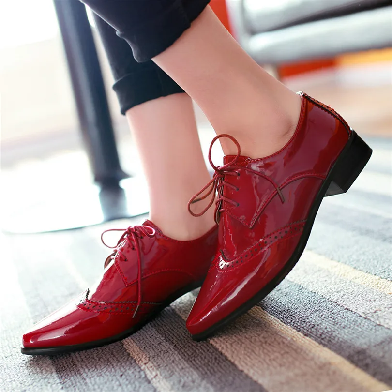 Wine Red Туфли на плоской подошве, размеры 34-43 женские туфли-оксфорды в британском стиле, из лакированной кожи, с острым носком, повседневные, офисные, вечерние, на шнуровке, красные, винтажные женские броги - Цвет: Wine Red