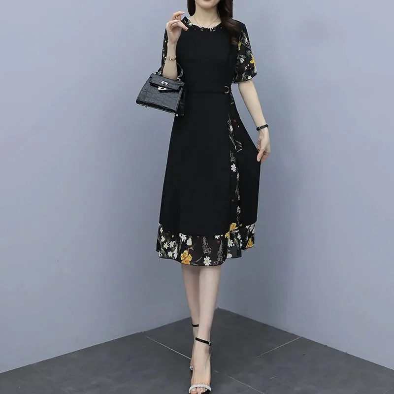 

Female Chiffon Stitching Dress Female 2021 Summer Dress Woman New Popular Large Size Female Slimmin Dress With Lace Short Sleeve