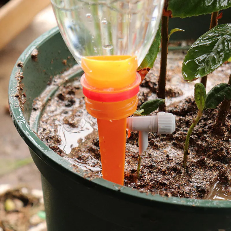 Устройство для автоматического полива растений прибор сада и гардероба шипы