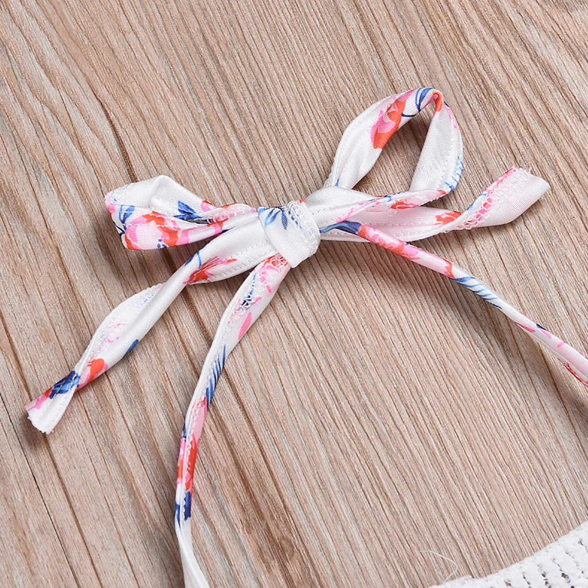 

Floral Print Girls Swimwear Halter Neck Hollow Out Tops Cute Bohemian Beachwear Two Pieces Swimsuit Summer Bathing Suit