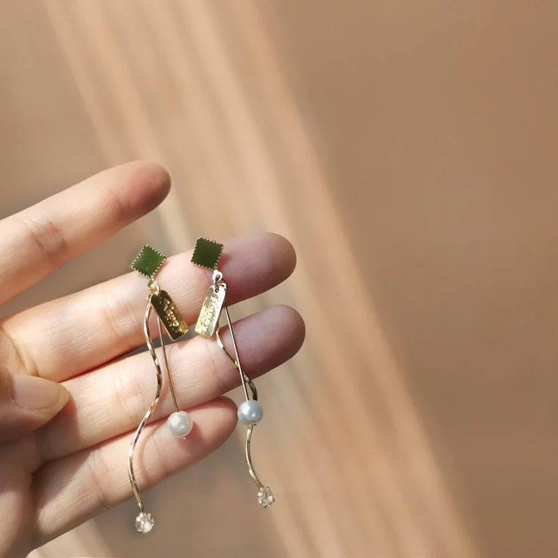

Mihan Fashion Jewelry Green Enamel Earrings Popular Design Crystal Simulated Pearl Twist Drop Earrings For Celebration Gifts