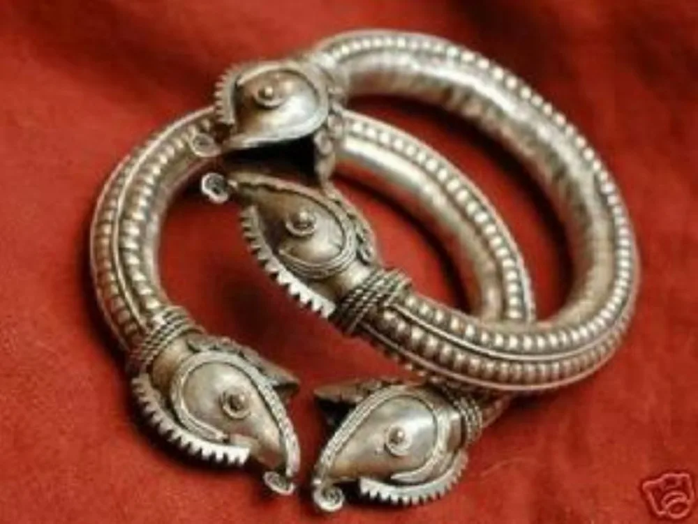 

CHARM CHINESE MIAO PURE SILVER BRACELET PAIR AAA+