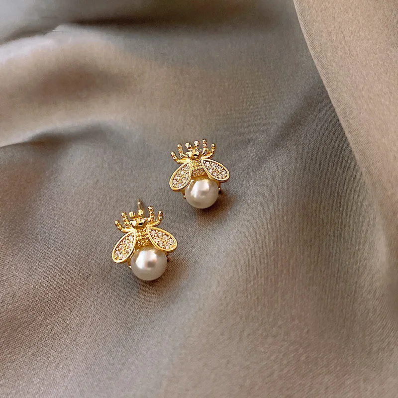 

2020 Korea's New Exquisite Temperament Honey Bee Pearl Earrings Simple Small Versatile Earrings Elegant Women's Jewelry