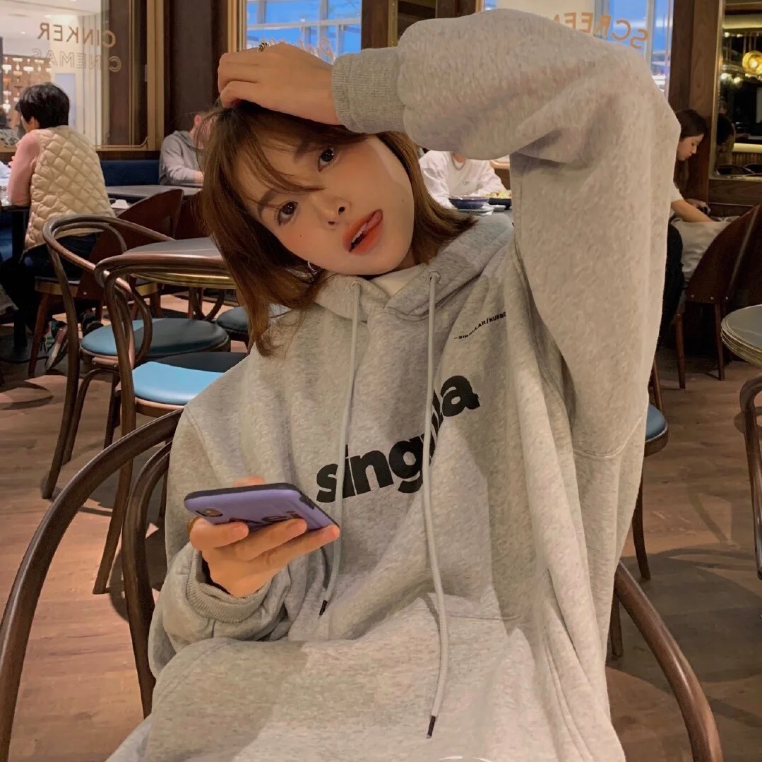 Женская толстовка средней длины серая Толстовка свободного покроя с плюшевой