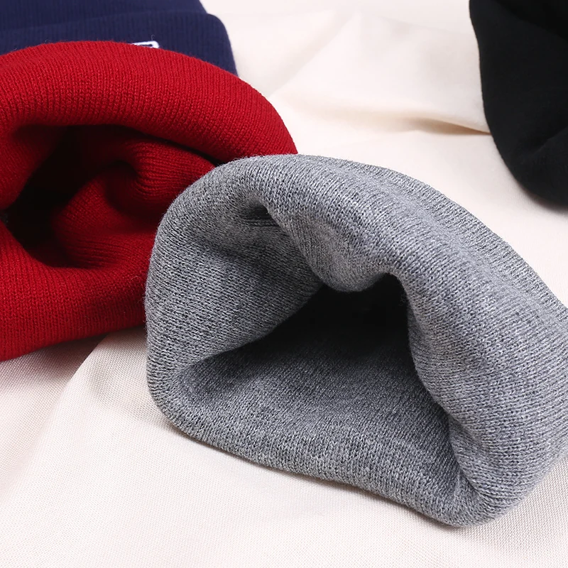 Вязаная шапка унисекс Lil Peep теплая зимняя Лыжная с вышивкой Love lil.peep в стиле