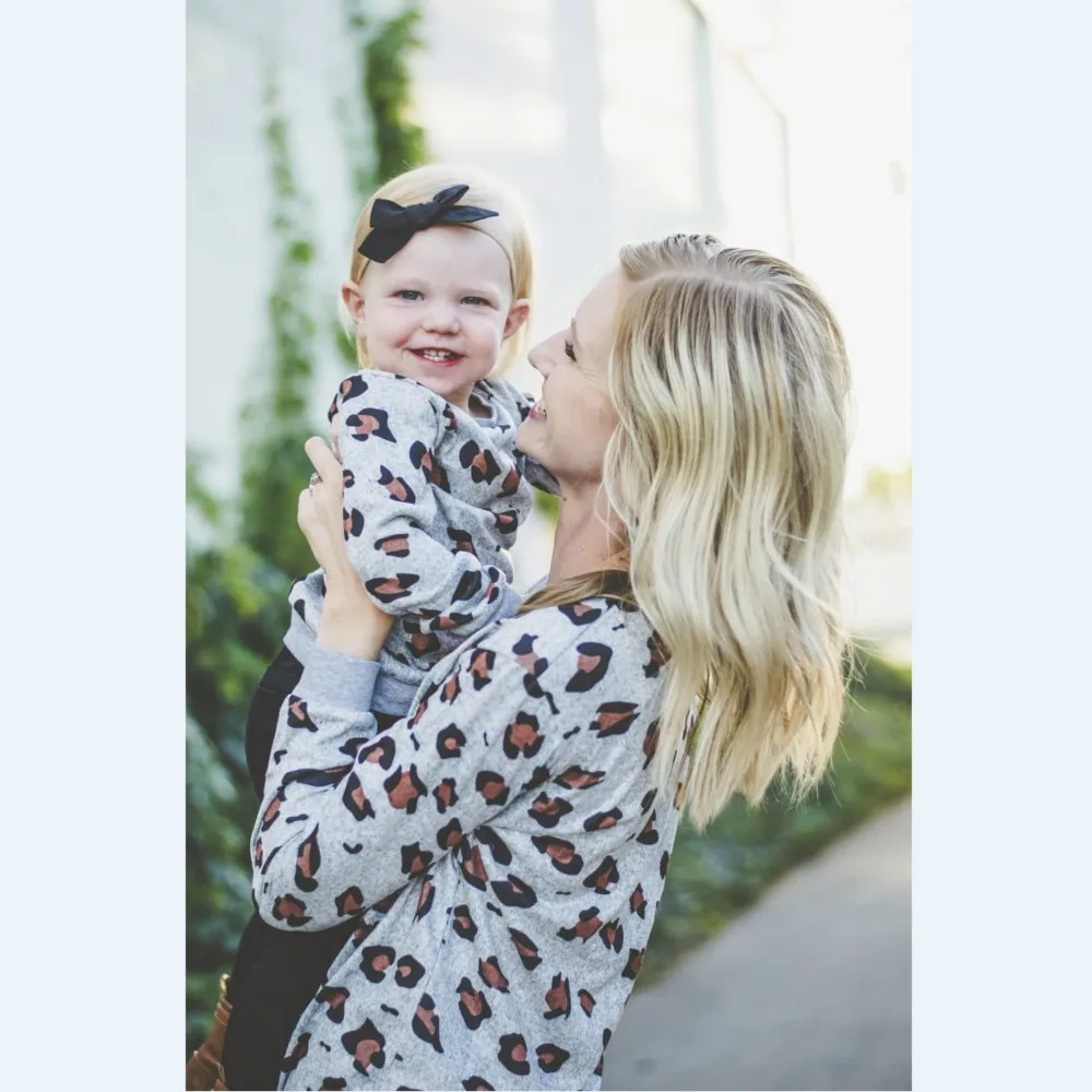 Одинаковая одежда для семьи Мама и я Повседневное леопардовое платье с длинными