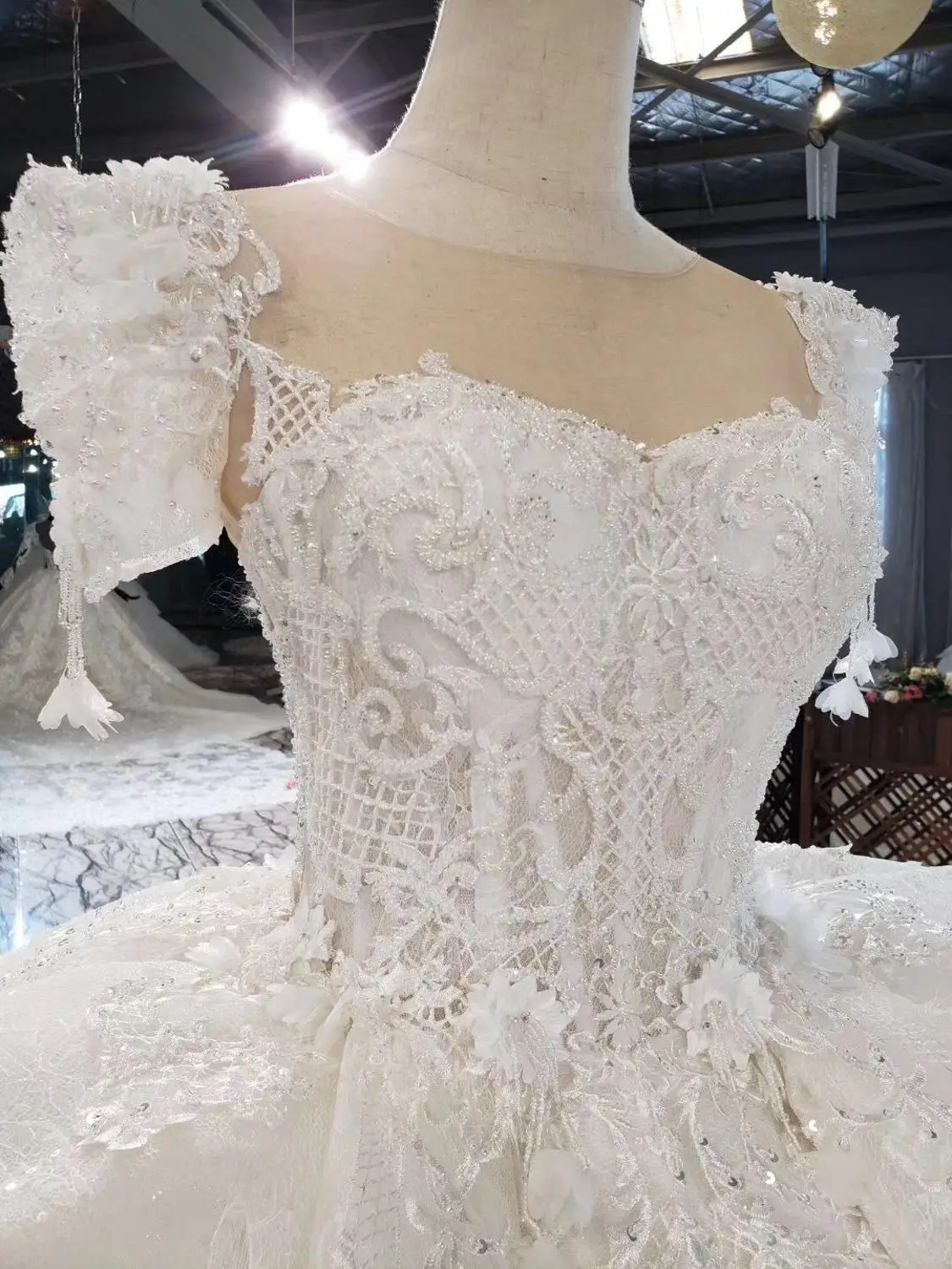 Luxury 2020 white lace ball gown wedding dress short sleeves 1.5 meters train illusion invisible zipper back