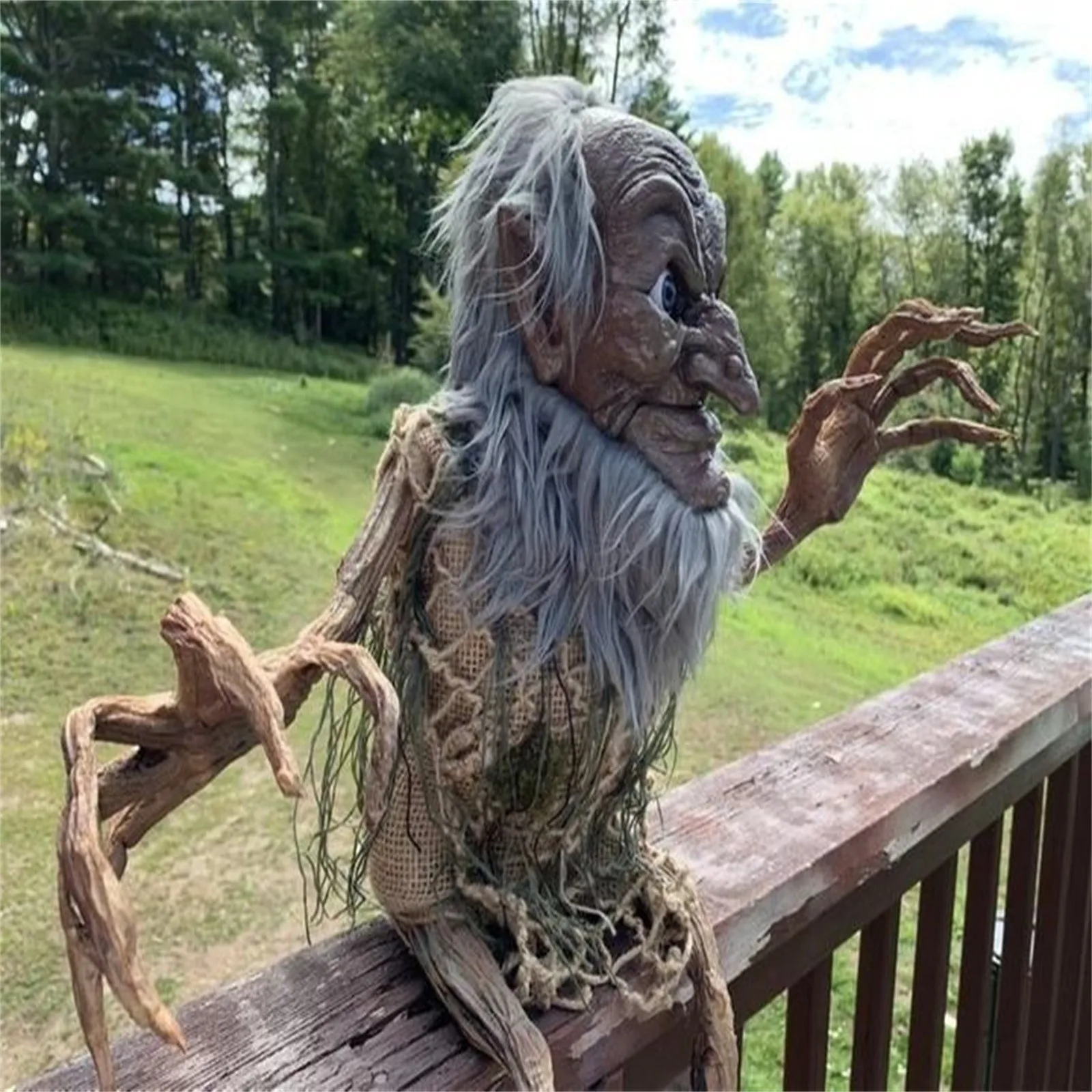 

2021 Hot Sale Decoration Crafts Figurines Miniatures Giant Life-sized Fully Posable Goblin Creature Or Halloween Decoration