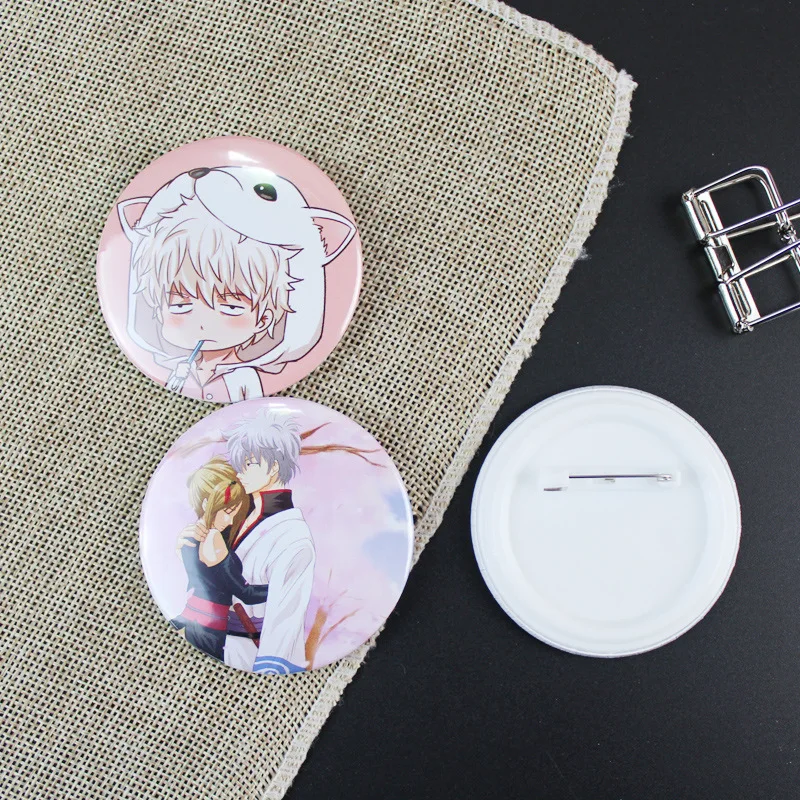 1 шт. 58 мм аниме значки Серебряная Душа значок GINTAMA Sakata Gintoki KaguraToushirou Значки |