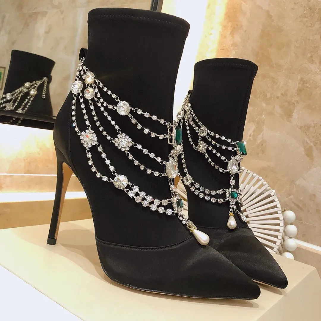 Scarpe donna/женские ботильоны; зимняя шелковая женская обувь на высоком каблуке 10,5 см с острым носком, украшенная кристаллами и цепочкой; зимняя обувь; Zapatos De Mujer
