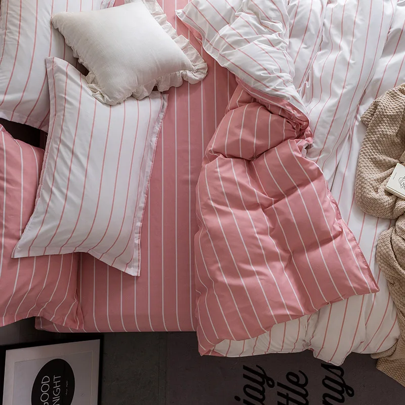 Комплект постельного белья в полоску Parkshin белое и розовое постельное белье