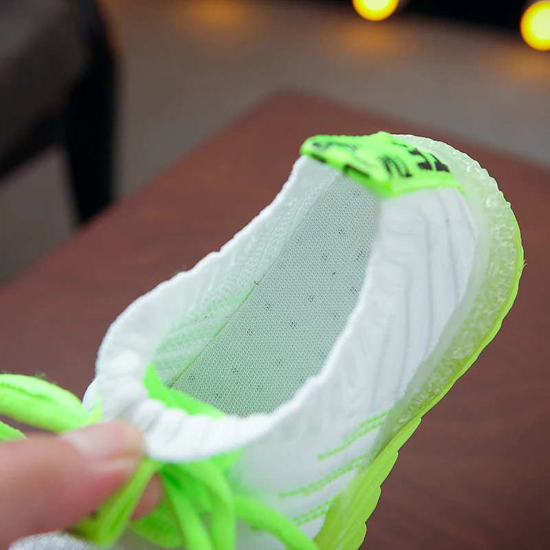 

Children Breathable Casual Shoes Luminous Sneakers Baby Boys Girls Soft Soled Shoes Sports Anti-Slip LED Shoes