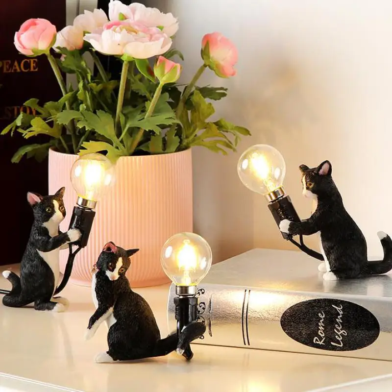 Настольная лампа в виде кошки и котенка маленькая прикроватная с