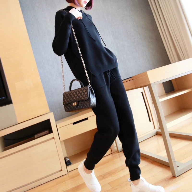 Женский трикотажный комплект из 2 предметов однотонный черный осенний |