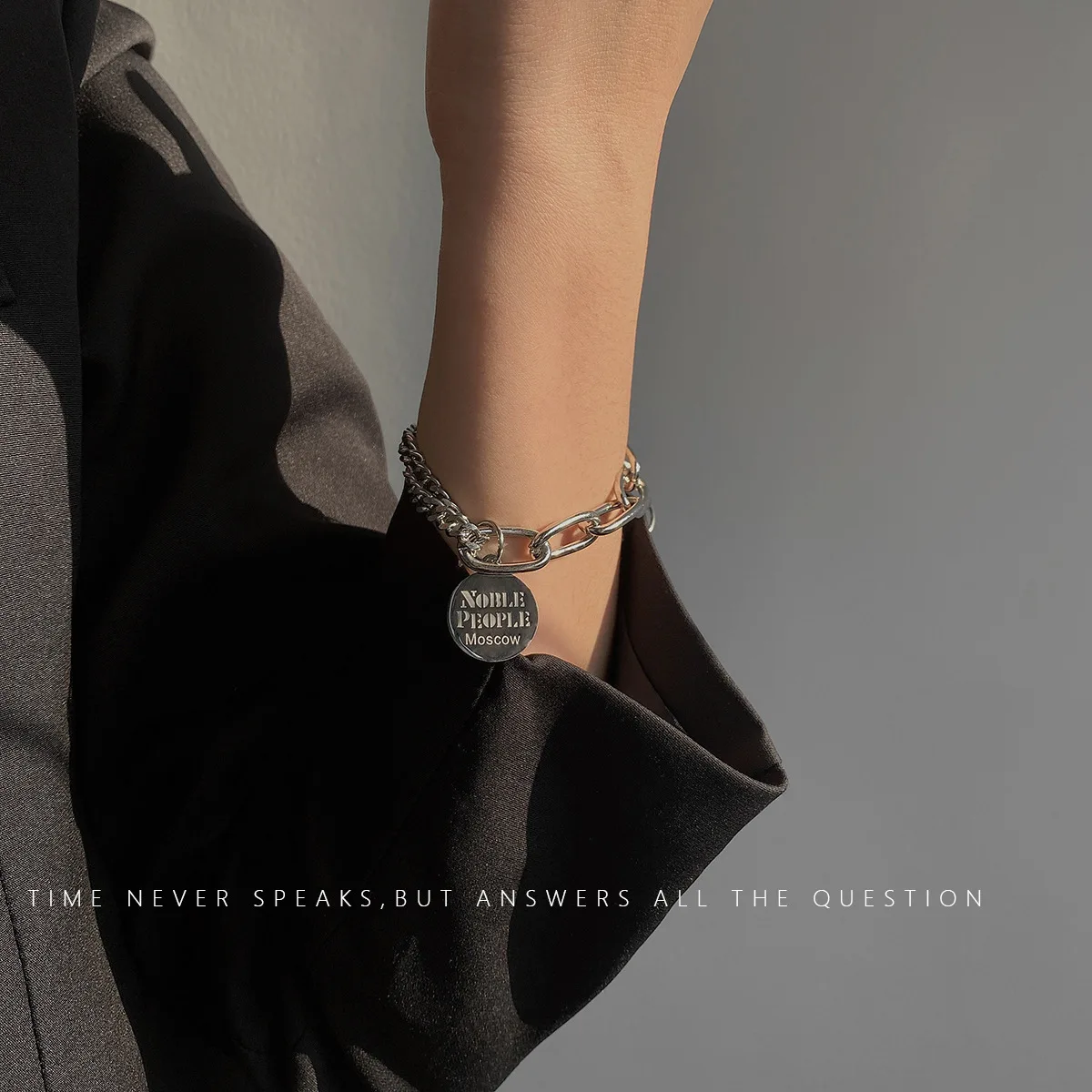 

Simple bracelets for men and women spliced chain personality Europe and America round sign letter bracelet fashion pendant