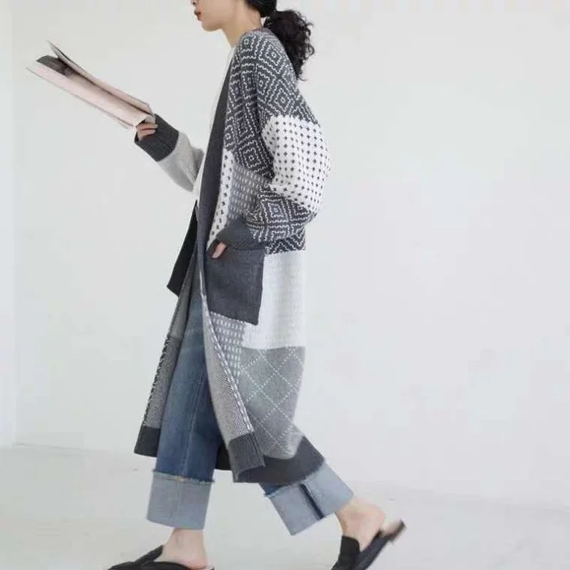 

Вязаный кардиган выше колена на весну и осень, свободный контрастный жаккардовый утепленный женский свитер средней длины в литературном ст...