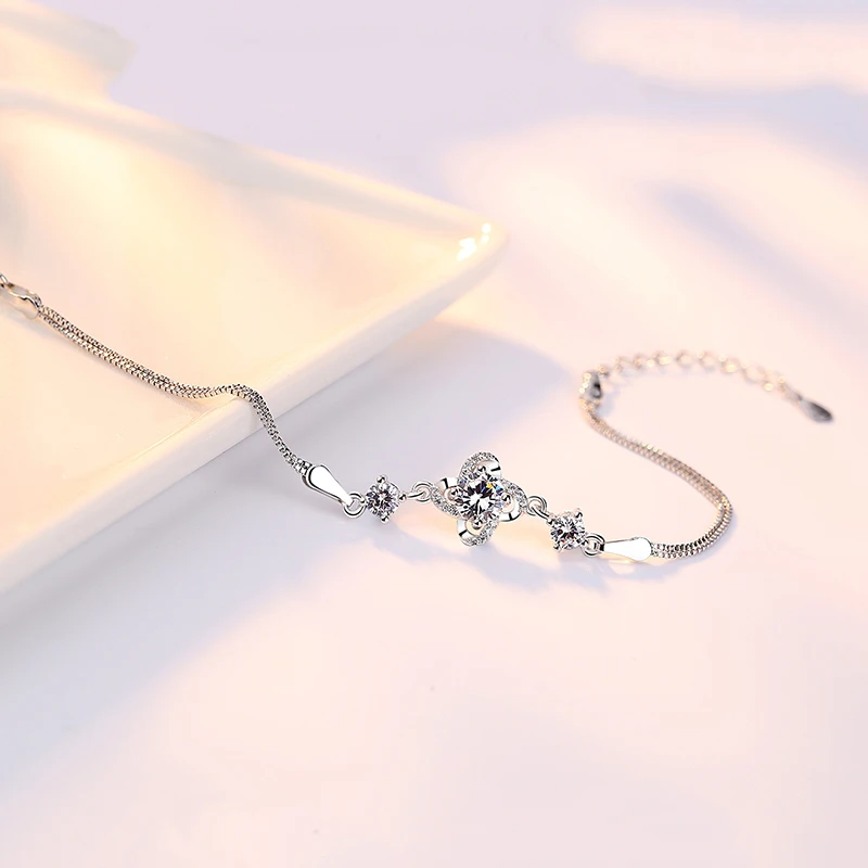 

New Fashion Jewelry Simple Four Leaf Grass Purple Bracelet Rotary Zircon Crystal Bracelet For Women Four Leaf Clover Bracelet