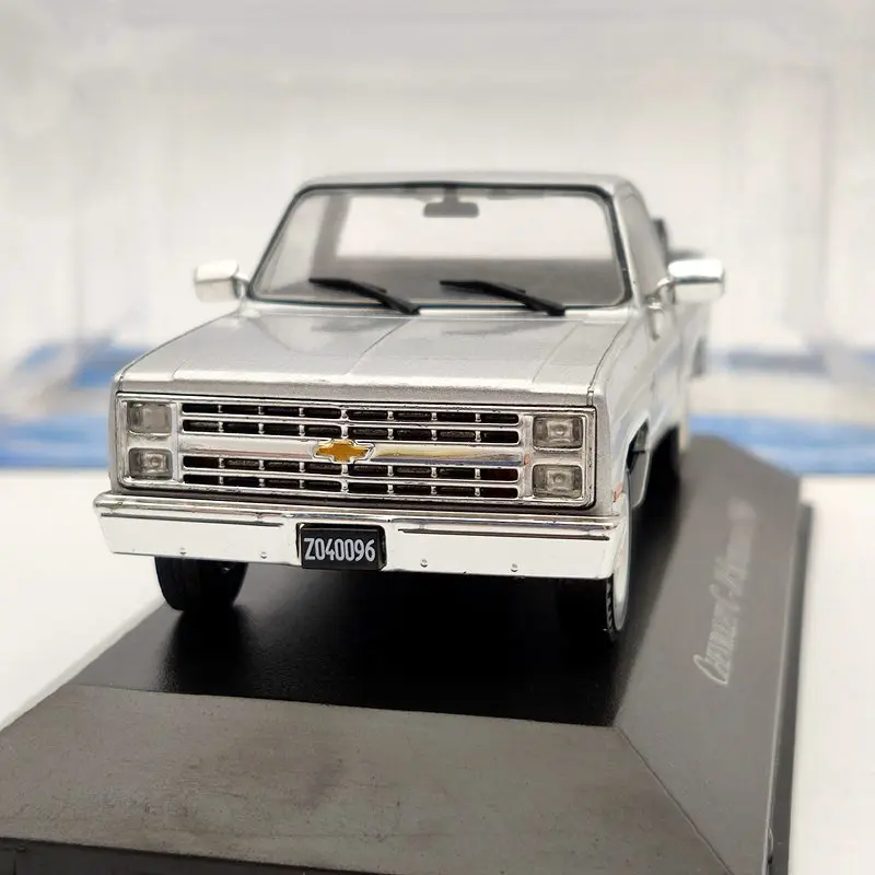 1:43 IXO для Chevrolet C10 Silverado 1986 пикап-грузовик Серебряная коллекция литых под давлением