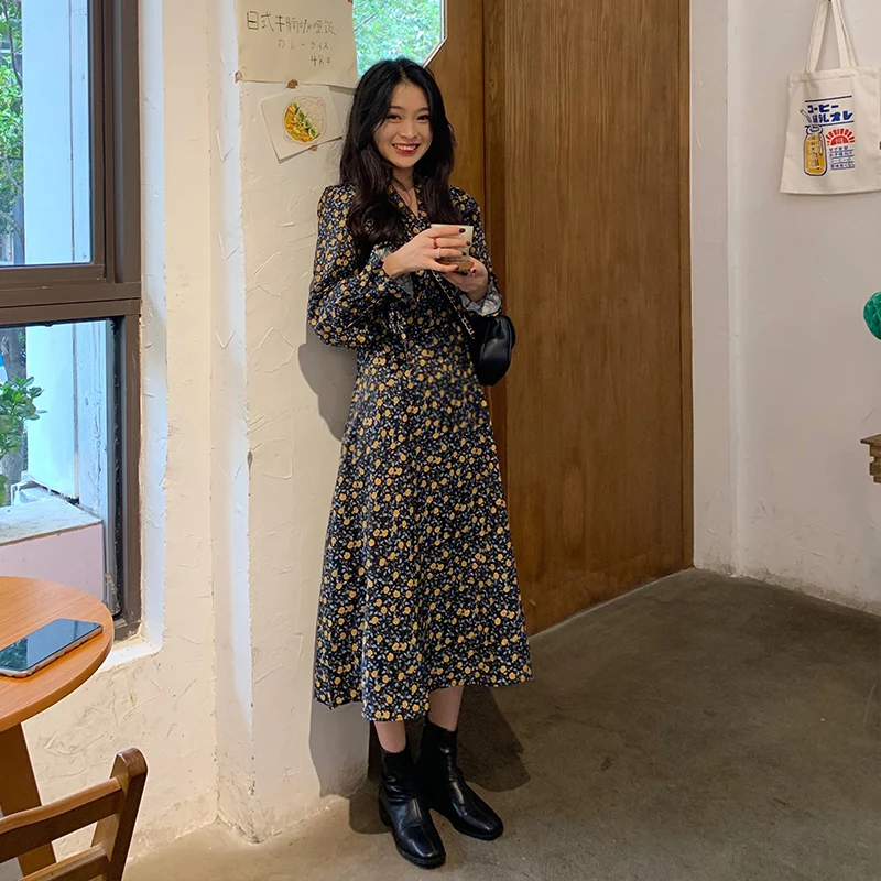 Женское элегантное платье средней длины с принтом и длинными рукавами весна