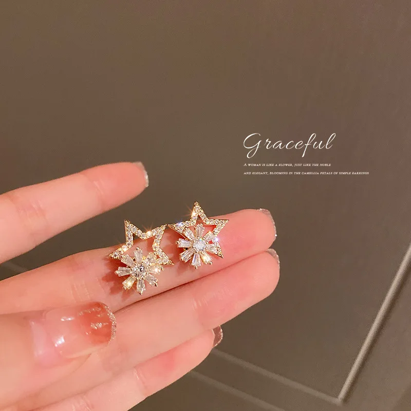 

Серьги-гвоздики женские из серебра 925 пробы с фианитами