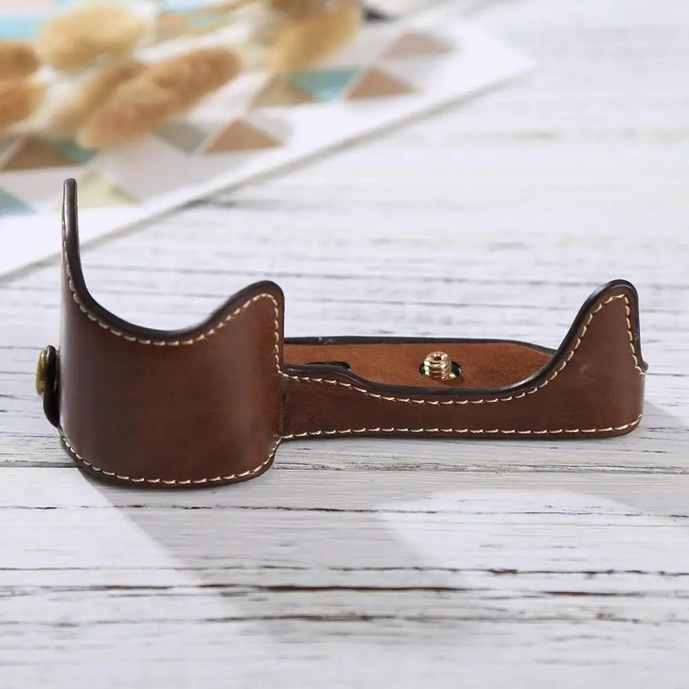 Защитный чехол из ПУ кожи открывающийся снизу для камеры Sony A6600 с отверстием