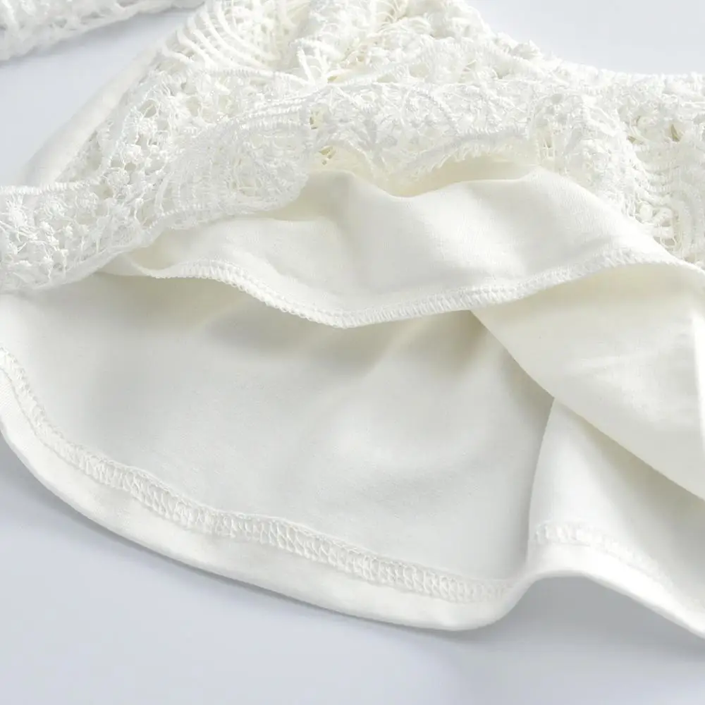 Детский летний костюм из белой кружевной рубашки и джинсовых брюк с широкими