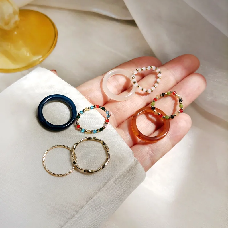 

4pcs Retro Simple Fashion Design Ring Set For Women Personality Contrast Finger Beaded Metal Glass Ring Accessories Jewelry Gift