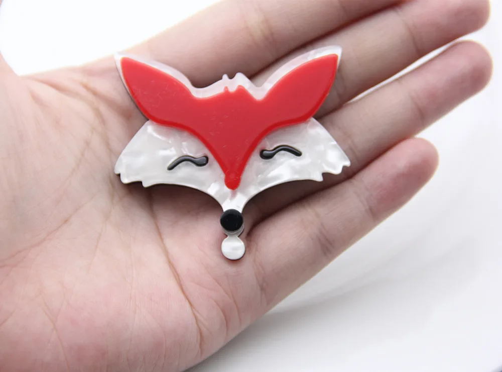 

Lovely Acrylic Fox Brooches Head Pins For Women Fashion Animal Brooch Cartoon Lapel Pins Scarf Clip Suit Hats Dress Accessory