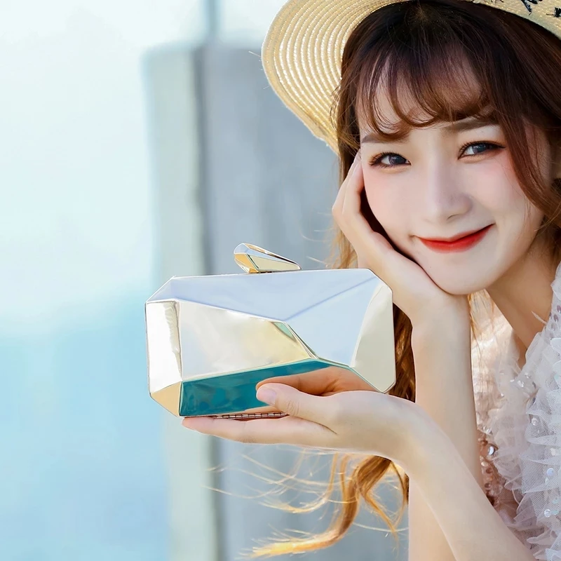 

Gold Acrylic Box Geometric bags Clutch Evening Bag Elegent Chain Shoulder Bag for Women 2020 Handbag For Wedding/Dating/Party