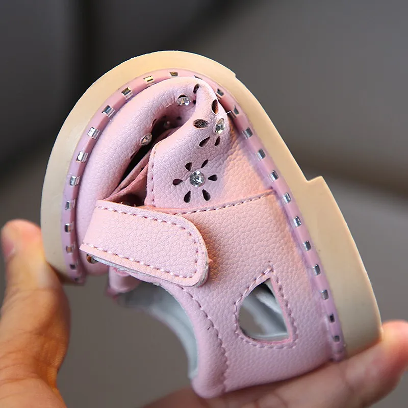 

Summer Girls Leather Sandals Baby Flat Children Light Beach Shoes Hallow Bow Knot Princess Shoe Non-slip Cute Sandals D242